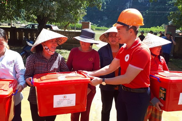 Hội Chữ thập đỏ Việt Nam hỗ trợ người dân miền Trung bị thiệt hại bởi mưa lũ - Anh 1