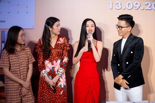 Esther Supreeleela chào tiếng Việt, Jun Vũ trổ tài nói tiếng Thái trong buổi ra mắt 