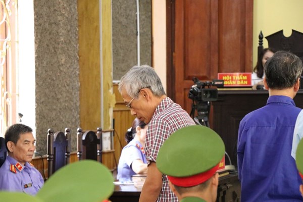 Hoãn phiên tòa xét xử vụ án gian lận điểm thi tại Sơn La - Anh 4