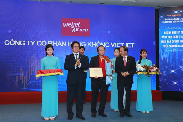 Vinh danh 10 doanh nghiệp có năng lực quản trị tốt nhất sàn chứng khoán Việt Nam - Anh 1
