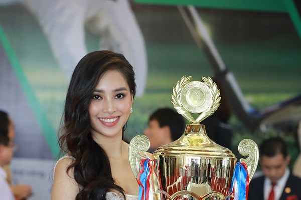 Hoa hậu Tiểu Vy làm đại diện hình ảnh Giải Tiền Phong Golf Championship 2019 - Anh 1