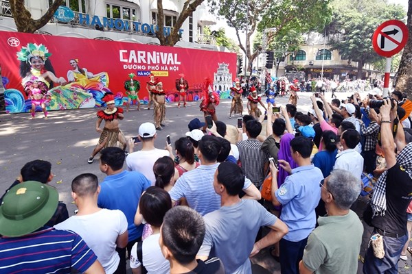 Cuối tuần này, Hà Nội lại tưng bừng với Carnival đường phố quanh Hồ Gươm - Anh 2