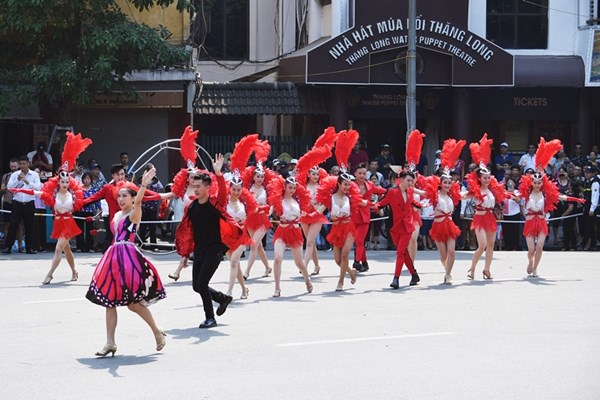 Cuối tuần này, Hà Nội lại tưng bừng với Carnival đường phố quanh Hồ Gươm - Anh 3