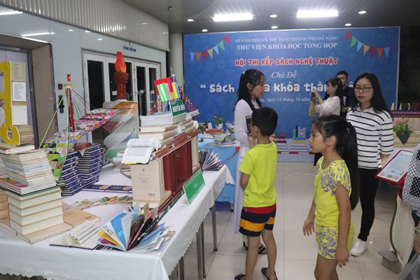 Thư viện KHTH Đà Nẵng ra mắt xe ô tô tư viện lưu động - đa phương tiện - Anh 1