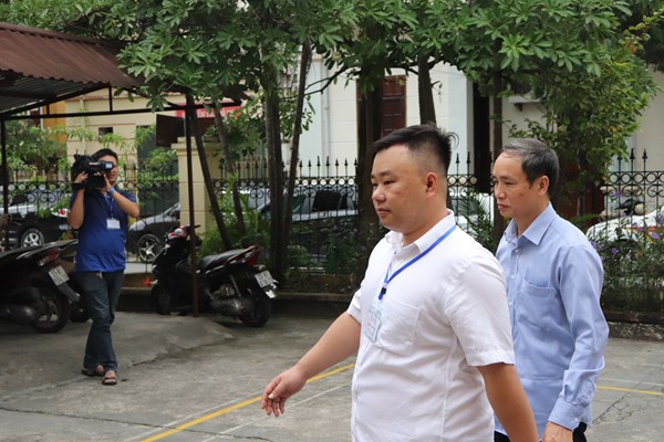 Xét xử sơ thẩm vụ án gian lận điểm thi tại Hà Giang: Nhiều nhân chứng quan trọng không đến tòa - Anh 2