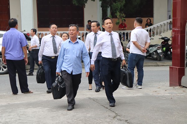 Xét xử sơ thẩm vụ án gian lận điểm thi tại Hà Giang: Nhiều nhân chứng quan trọng không đến tòa - Anh 6