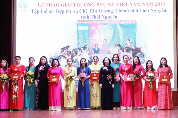 16 tập thể và cá nhân được trao Giải thưởng Phụ nữ Việt Nam - Anh 2
