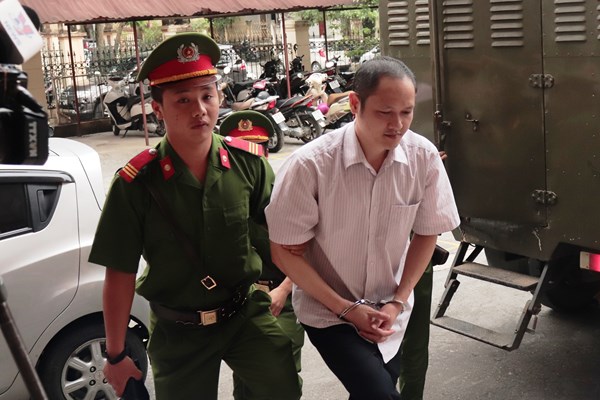 Kéo dài phiên tòa sơ thẩm xét xử vụ gian lận điểm thi tại Hà Giang - Anh 3