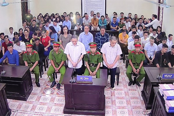 Tiếp tục xét xử sơ thẩm vụ án gian lận điểm thi tại Hà Giang: Đề nghị mức án cao nhất 9 năm tù - Anh 1
