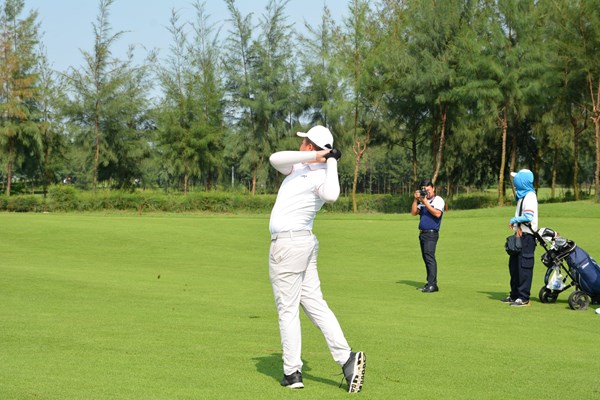 Nguyễn Quang Trí giành ngôi vô địch vòng 5 Giải FLC Hanoi Junior Golf Tour - Anh 2