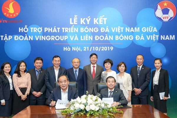 Vingroup  & VFF ký Thỏa thuận hợp tác chiến lược hỗ trợ phát triển bóng đá Việt Nam​​​​​​​ - Anh 1