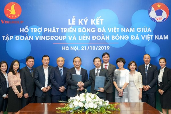 Vingroup  & VFF ký Thỏa thuận hợp tác chiến lược hỗ trợ phát triển bóng đá Việt Nam​​​​​​​ - Anh 2