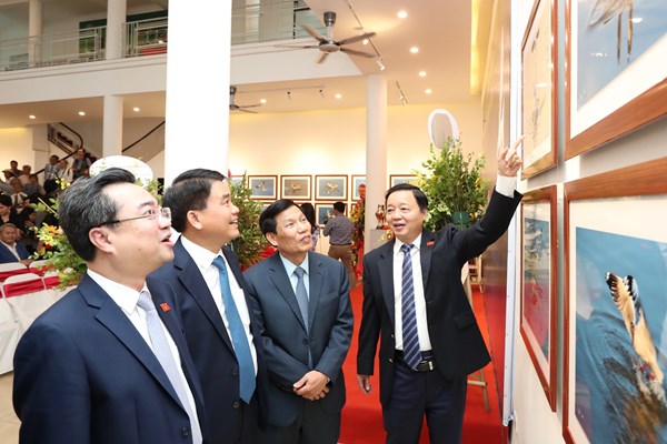 Thủ tướng Nguyễn Xuân Phúc dự khai mạc triển lãm “Khoảnh khắc thiên nhiên” - Anh 3