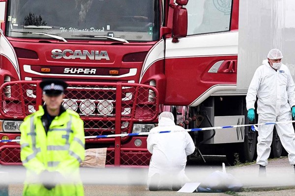 Vụ 39 người chết trong container ở Anh: Thủ tướng yêu cầu xác minh - Anh 1