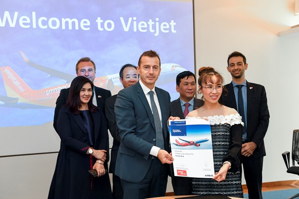 Vietjet và Airbus ký kết hợp đồng 20 tàu bay A321XLR - Anh 1