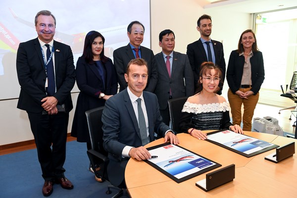 Vietjet và Airbus ký kết hợp đồng 20 tàu bay A321XLR - Anh 2