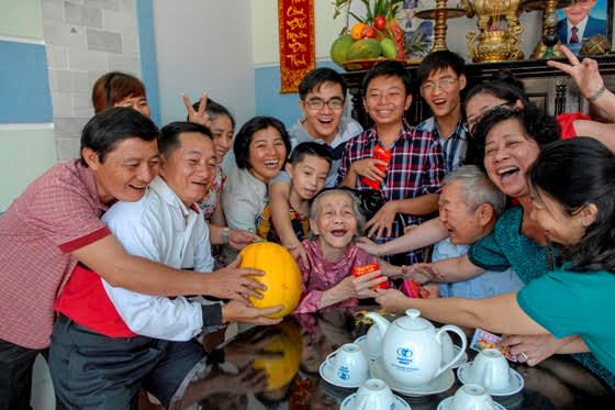 Giữ giá trị truyền thống của gia đình Việt - Anh 1