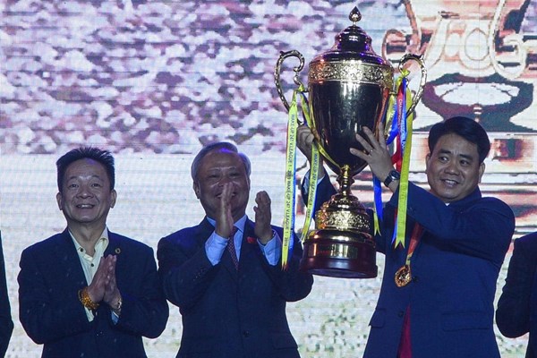 CLB bóng đá Hà Nội vinh danh sau 5 chức vô địch liên tiếp - Anh 2