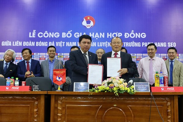 VFF và HLV Park Hang-seo gia hạn hợp đồng thêm 3 năm: Kỳ vọng với tầm nhìn mới - Anh 1