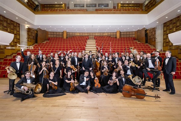 Tài năng trẻ Jonathan Swensen sẽ trình diễn cùng Dàn nhạc Giao hưởng Mặt Trời - Anh 2
