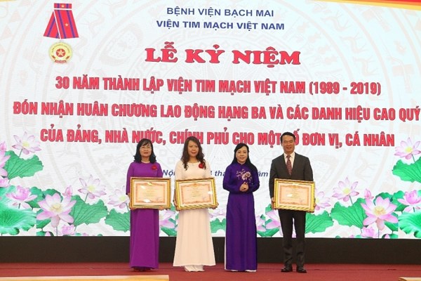 Viện Tim mạch Việt Nam đón nhận Huân chương lao động hạng Ba - Anh 2