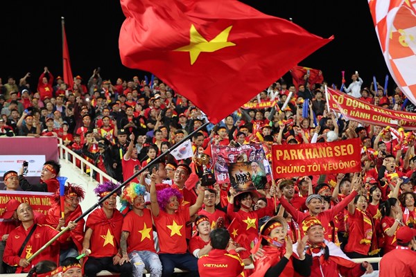 Việt Nam vững ngôi đầu sau trận bất phân thắng bại với Thái Lan - Anh 1