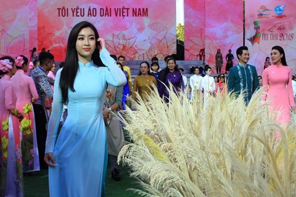 Sao chép hay giao thoa văn hóa qua  biểu tượng áo dài Việt? - Anh 1