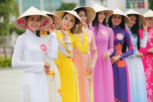 Sao chép hay giao thoa văn hóa qua  biểu tượng áo dài Việt? - Anh 3