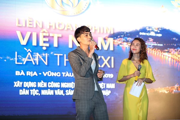 Khán giả Vũng Tàu xếp hàng dài xem phim ở tuần liên hoan phim Việt Nam lần thứ XXI - Anh 10