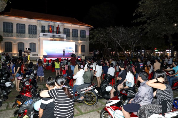 Khán giả Vũng Tàu xếp hàng dài xem phim ở tuần liên hoan phim Việt Nam lần thứ XXI - Anh 12