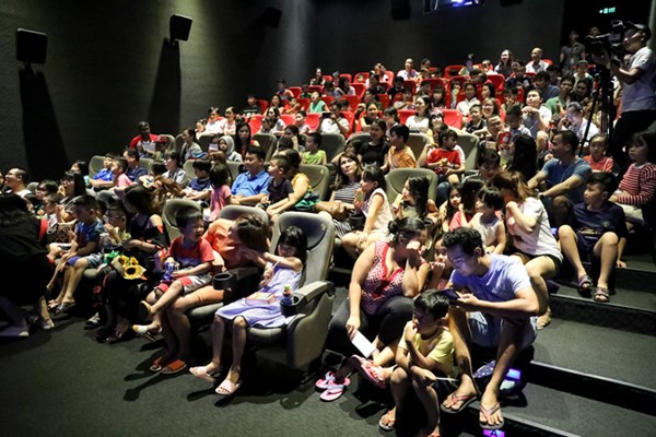 Khán giả Vũng Tàu xếp hàng dài xem phim ở tuần liên hoan phim Việt Nam lần thứ XXI - Anh 5