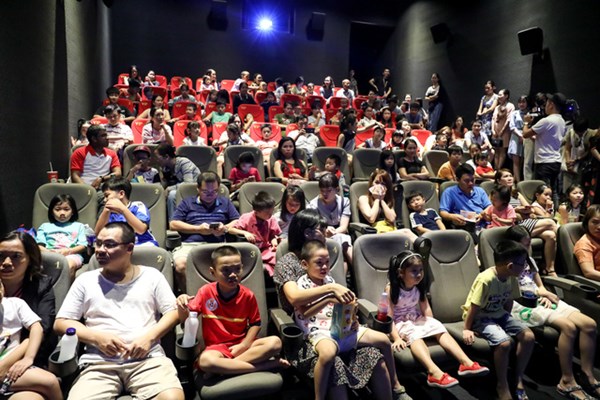 Khán giả Vũng Tàu xếp hàng dài xem phim ở tuần liên hoan phim Việt Nam lần thứ XXI - Anh 6