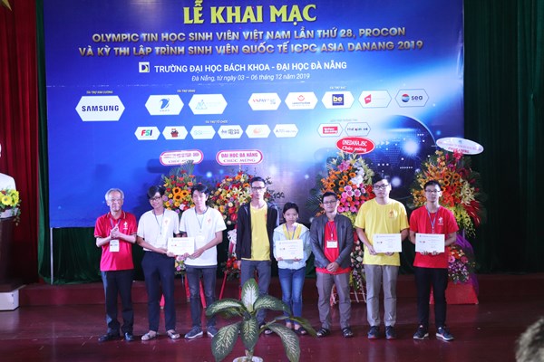 Hơn 700 sinh viên tham dự OLYMPIC tin học Việt Nam lần thứ 28 - Anh 1