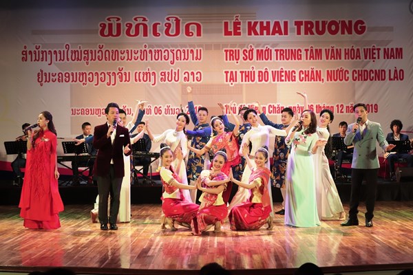 Khai trương trụ sở mới Trung tâm Văn hóa Việt Nam tại Lào - Anh 4