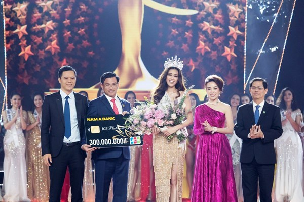Nguyễn Trần Khánh Vân đăng quang Hoa hậu Hoàn vũ Việt Nam 2019 - Anh 1