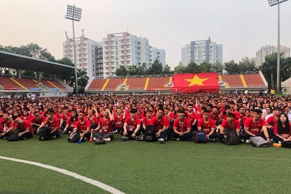 Cả nước xuống đường mừng chiến thắng lịch sử của bóng đá Việt Nam - Anh 28