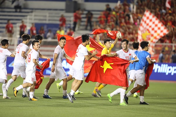 Chiều mai, Thủ tướng sẽ tiếp chúc mừng hai đội tuyển bóng đá nam và nữ Việt Nam - Anh 1
