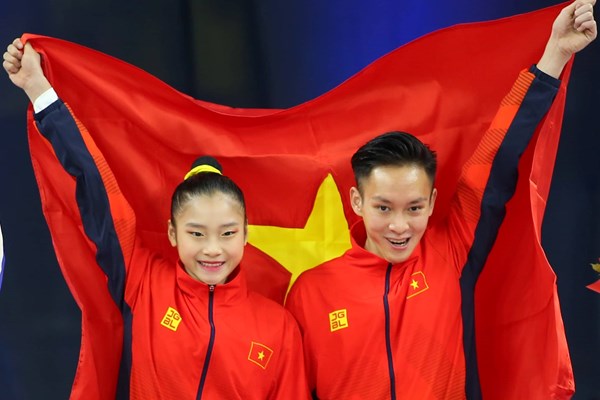 Việt Nam nhận cờ đăng cai SEA Games 31 tại Lễ bế mạc SEA Games 30 - Anh 2