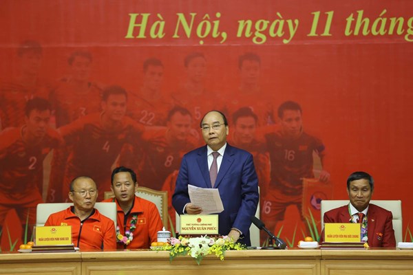 Thủ tướng Nguyễn Xuân Phúc gặp mặt hai đội tuyển bóng đá vô địch SEA Games 30 - Anh 4
