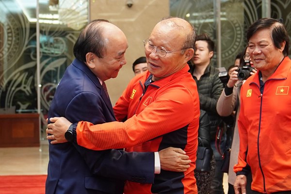 Thủ tướng Nguyễn Xuân Phúc gặp mặt hai đội tuyển bóng đá vô địch SEA Games 30 - Anh 1