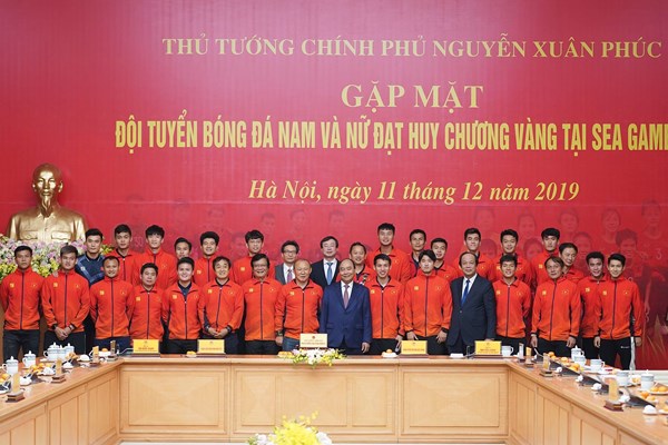 Thủ tướng Nguyễn Xuân Phúc gặp mặt hai đội tuyển bóng đá vô địch SEA Games 30 - Anh 12