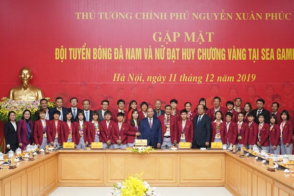 Thủ tướng Nguyễn Xuân Phúc gặp mặt hai đội tuyển bóng đá vô địch SEA Games 30 - Anh 13