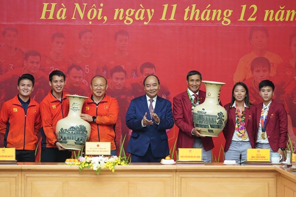 Thủ tướng Nguyễn Xuân Phúc gặp mặt hai đội tuyển bóng đá vô địch SEA Games 30 - Anh 9