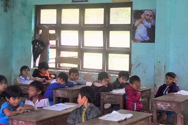 Một điểm trường ở huyện Bắc Trà My (Quảng Nam) bị xuống cấp nghiêm trọng: Thầy trò vừa dạy học vừa run - Anh 3