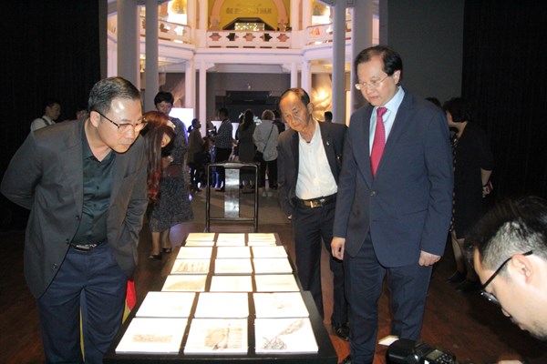 Trưng bày sưu tập sứ Nga của Bảo tàng Hermitage tại Hà Nội - Anh 3