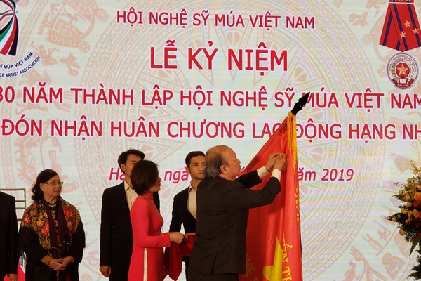 Hội Nghệ sĩ múa Việt Nam đón nhận Huân chương Lao động hạng Nhất - Anh 1