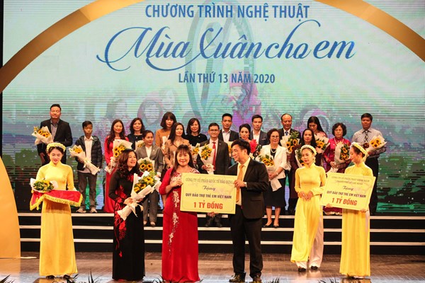 Phó Chủ tịch nước Đặng Thị Ngọc Thịnh dự chương trình gây quỹ cho trẻ em nghèo - Anh 2