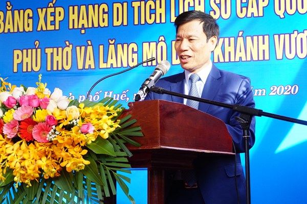 Bộ trưởng Nguyễn Ngọc Thiện trao Bằng Di tích quốc gia Phủ thờ và lăng mộ Diên Khánh Vương - Anh 2