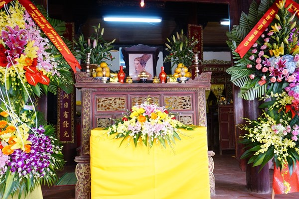 Bộ trưởng Nguyễn Ngọc Thiện trao Bằng Di tích quốc gia Phủ thờ và lăng mộ Diên Khánh Vương - Anh 3