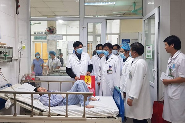 Sức khỏe ba bệnh nhân người Việt nhiễm nCoV đã tốt hơn - Anh 1